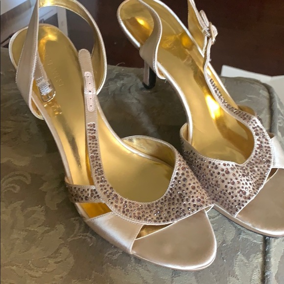 Heels - Picture 2 of 3